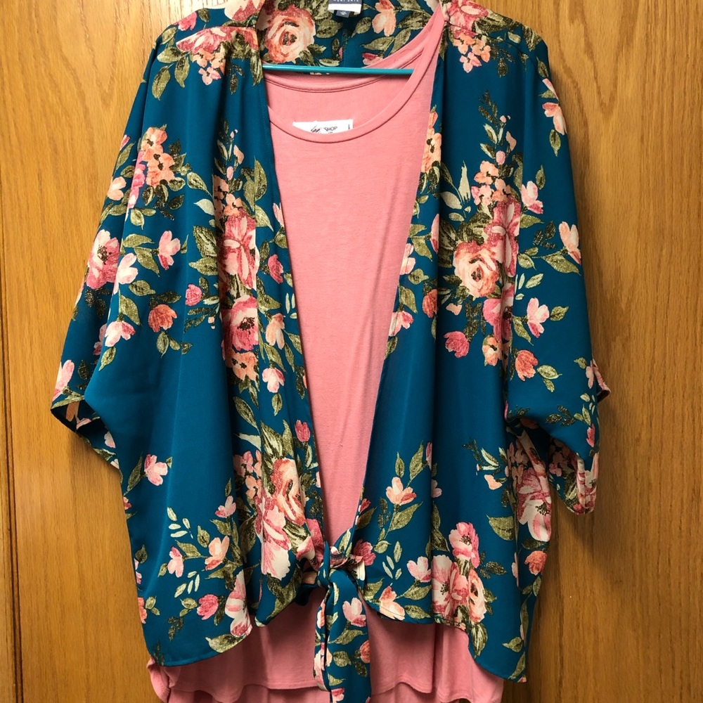 2 piece flowered (T-shirt and kimono) set